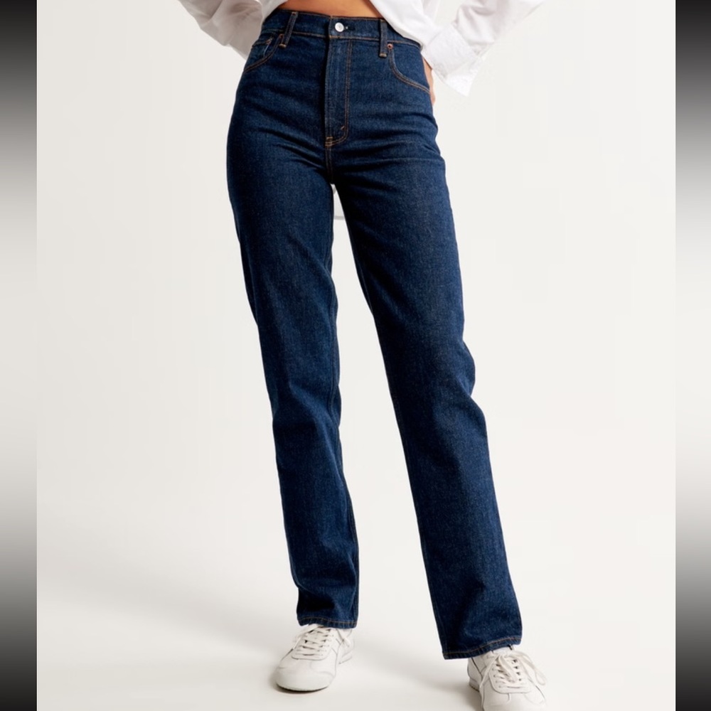 A&F The 90’s straight leg ultra high rise dark wash jeans. Size 00s/24
